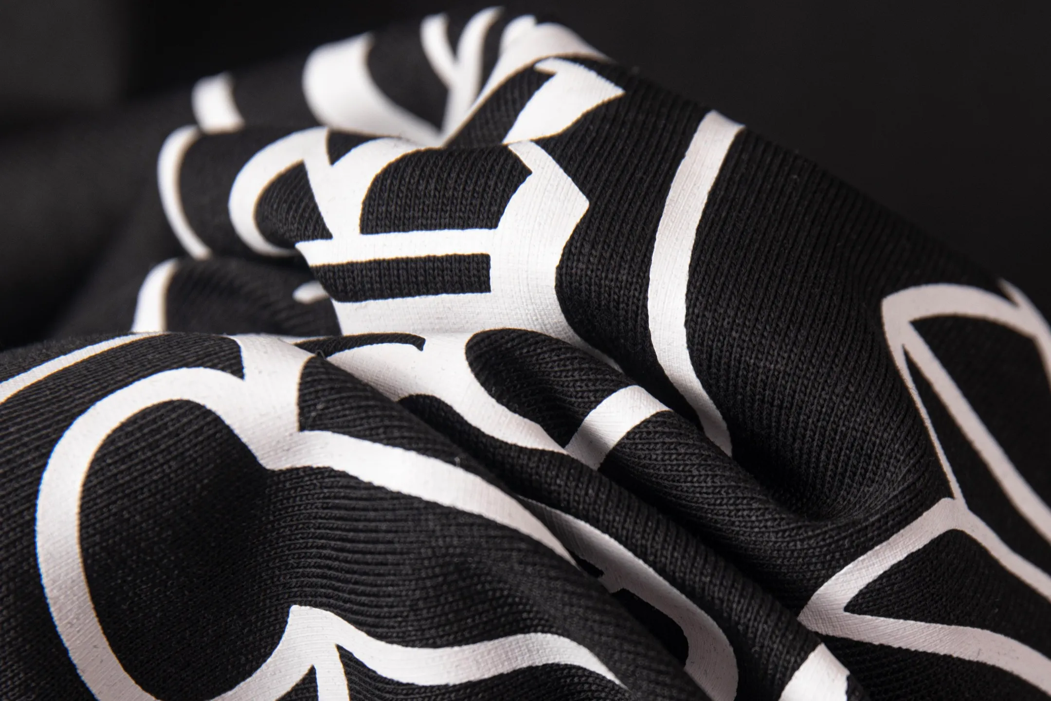 DZ 18 Classic 32 Hot Sale os Versatile 📦 📷 colour:Black White size:s m l xl